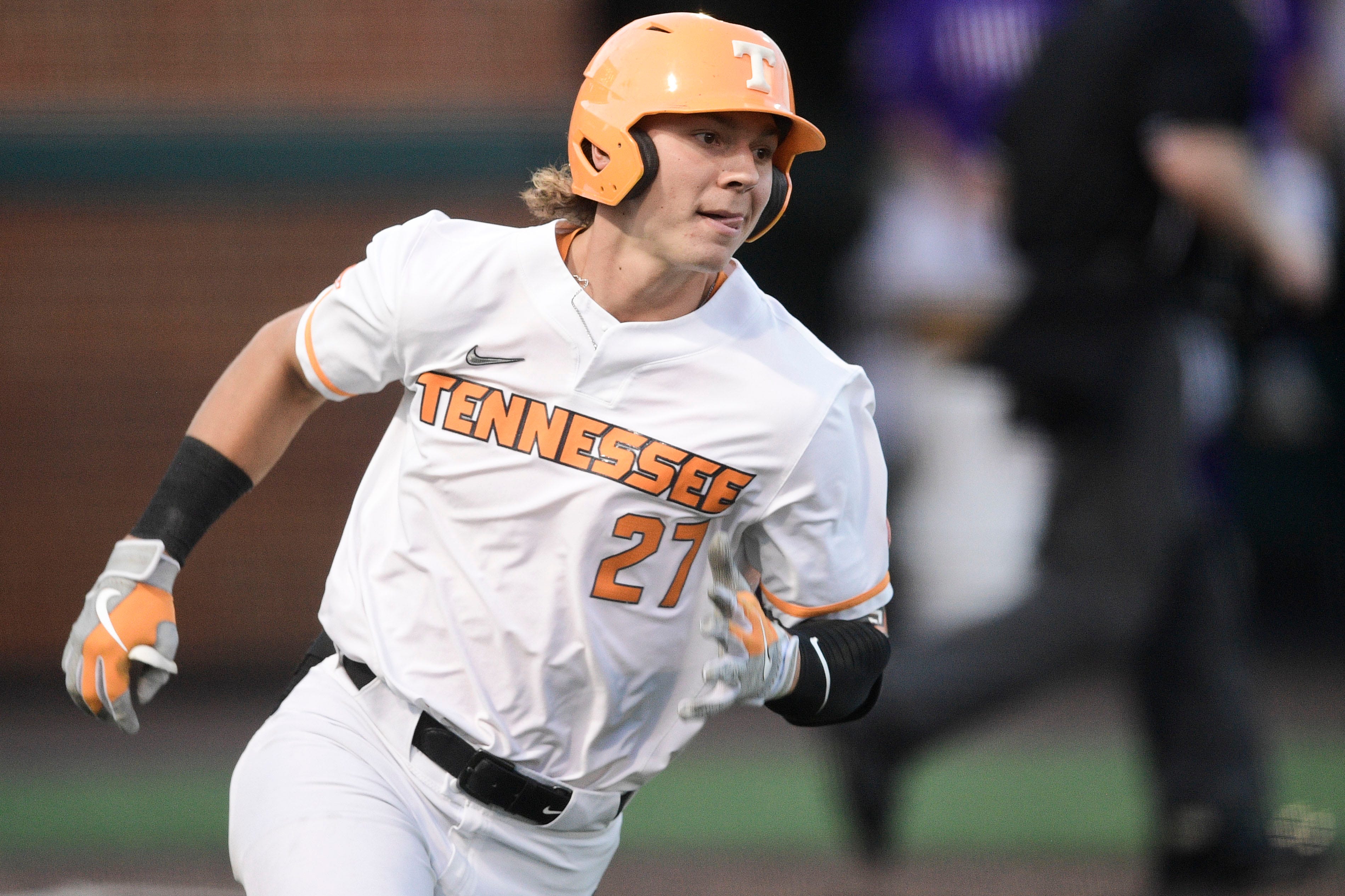 Tennessee vs. UVA Cavaliers baseball betting odds, run line at CWS