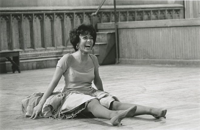 Rita Moreno Detrás de las Escenas del Original "West Side Story," en una foto de un documental "Rita Moreno: Solo una chica que decidió ir."