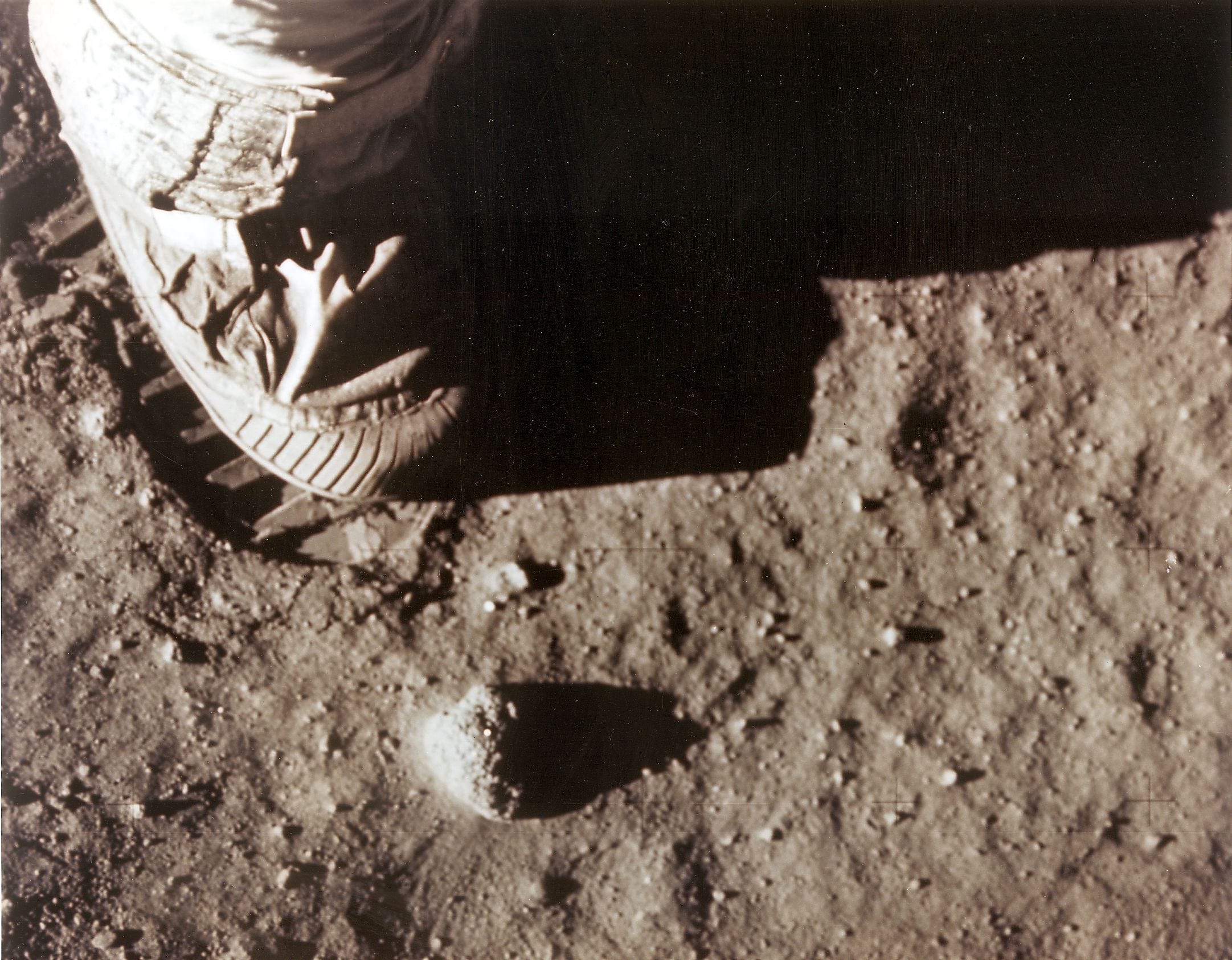 Apollo 11 commander Neil Armstrong's right foot leaves a footprint in the lunar soil 20 July 1969 as he and Edwin "Buzz" Aldrin become the first men to set foot on the surface of the moon.  AFP PHOTO/NASA (Photo by - / NASA / AFP) (Photo by -/NASA/AFP via Getty Images)