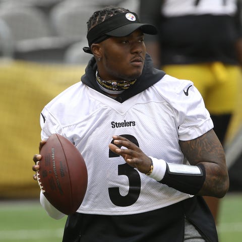 Pittsburgh Steelers quarterback Dwayne Haskins (3)
