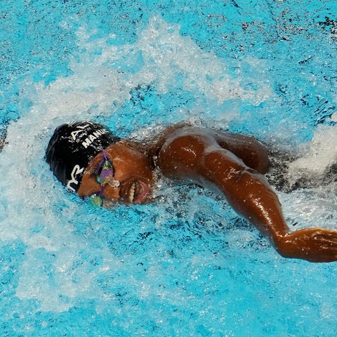 Simone Manuel swims in the women's 100 freestyle p