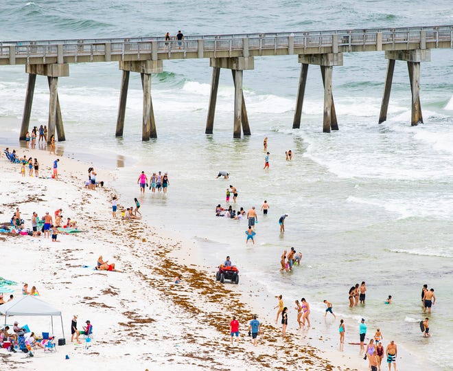 Bay County Florida está contratando seis salvavidas para la temporada de playa 2022