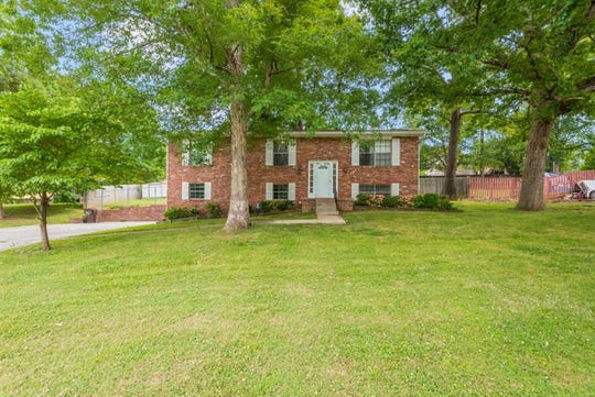 The home at 10009 Hempshire Drive is listed for $262,000, slightly less than the Knoxville Area Association of Realtors's estimated median home price in May 2021.