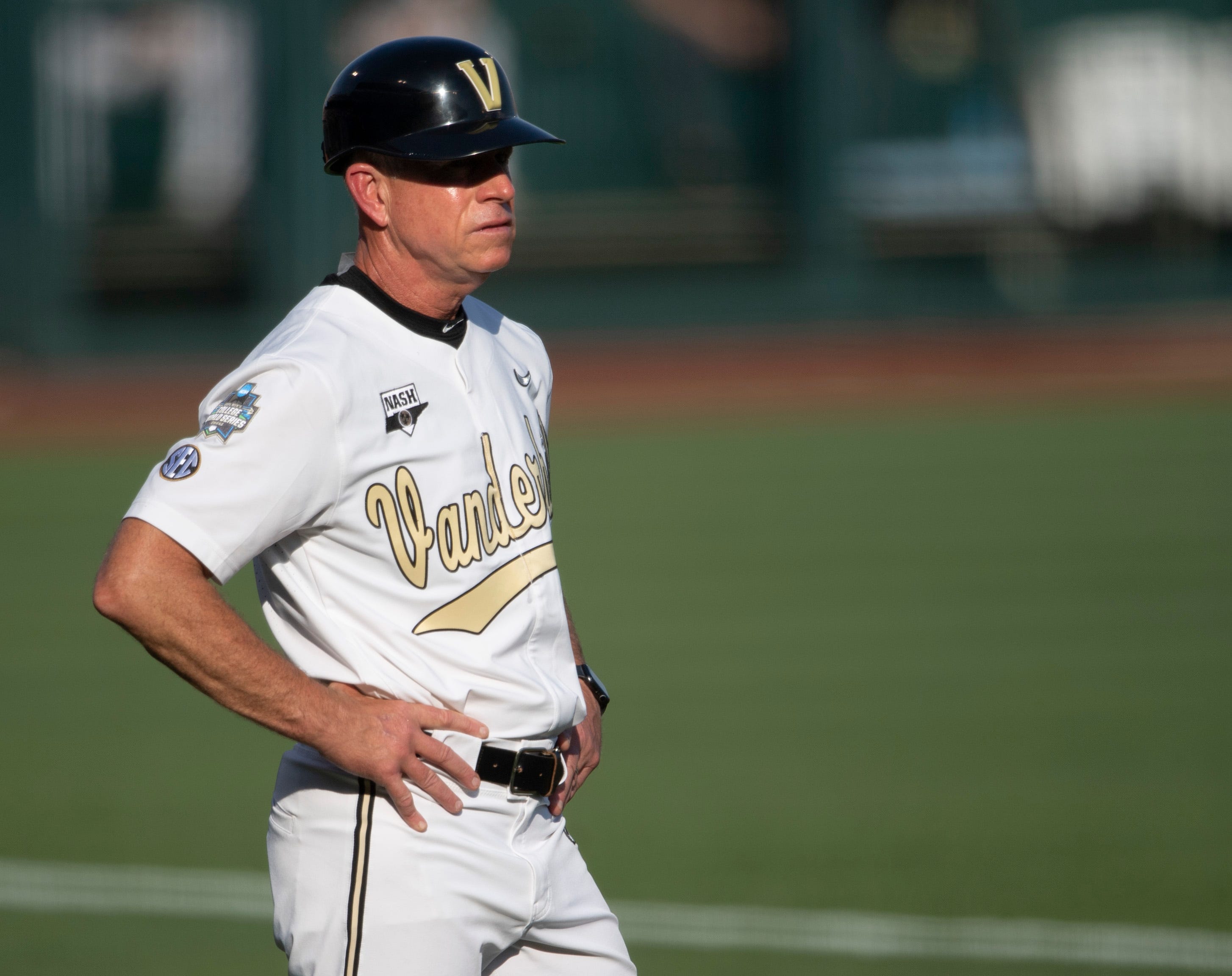 See Vanderbilt coach Tim Corbin chew out team vs. Stanford baseball