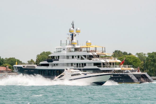 detroit river yacht