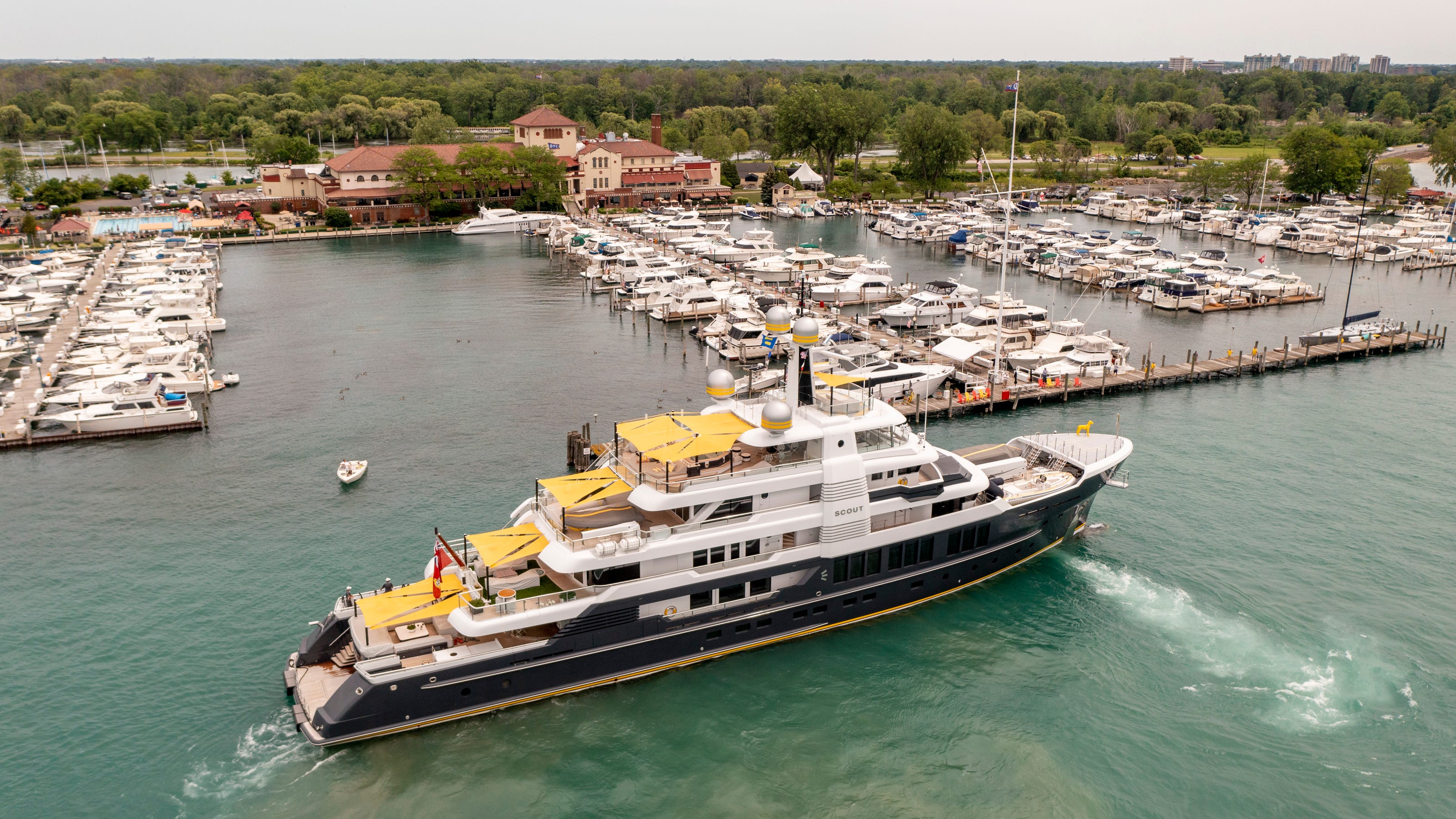 detroit river yacht cruise
