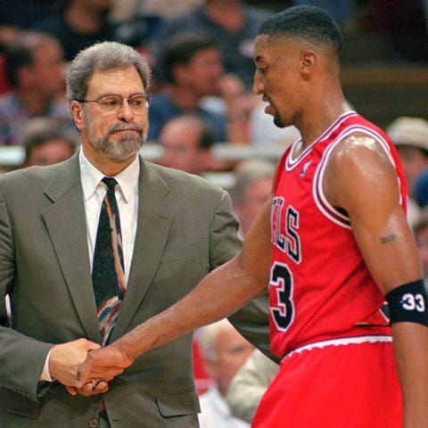 Former Chicago Bulls head coach Phil Jackson, left