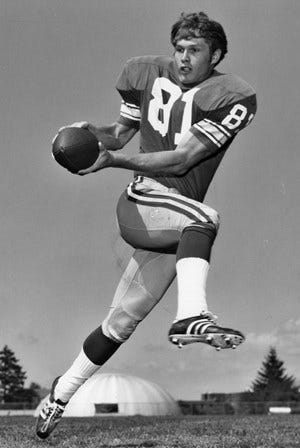 Oregon Ducks wide receiver Bob Newland (1968-70)