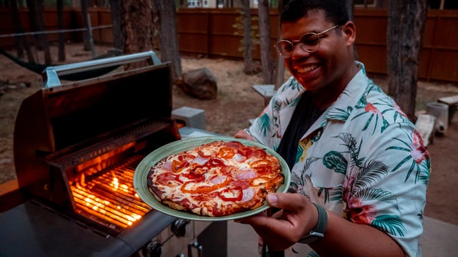 How to make delicious pizza on your grill