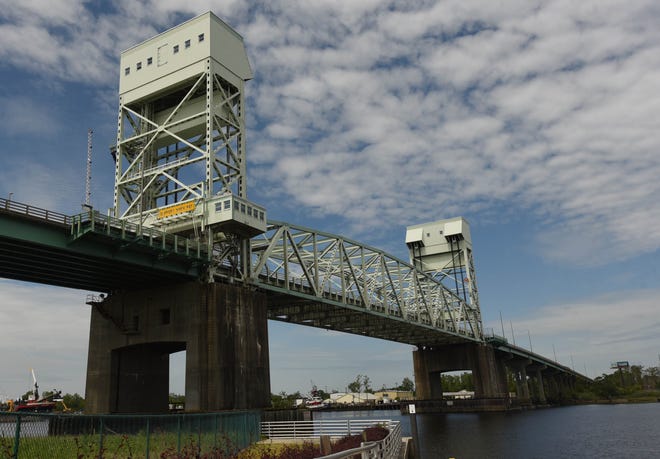 A proposed public-private partnership could replace the Cape Fear Memorial Bridge with a toll bridge.