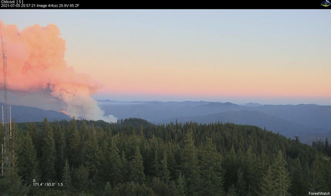 The Jack Fire burning in Umpqua National Forest east of Roseburg grew to 900 acres on Tuesday.