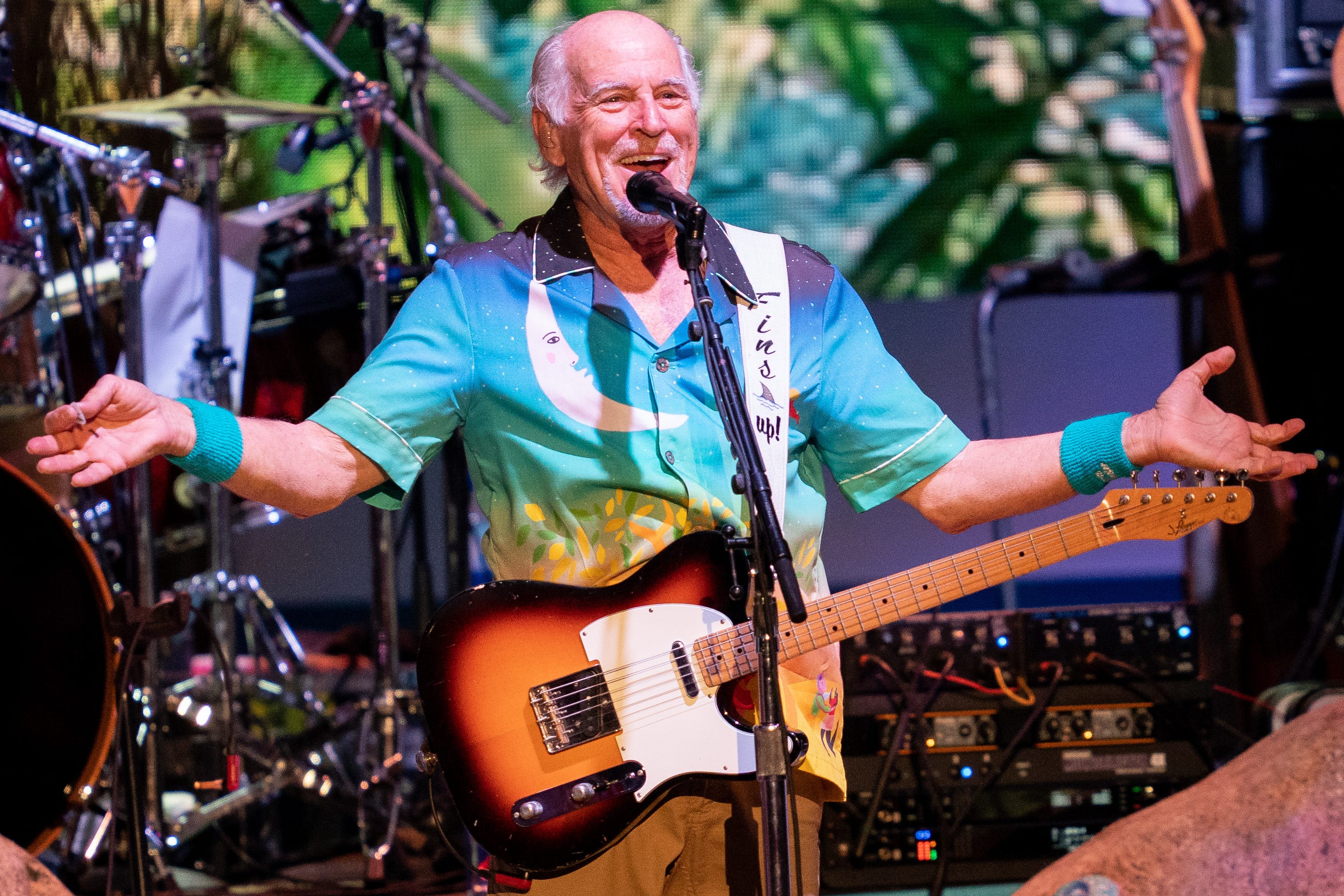 Jimmy Buffett: 'Fun is back' at Nashville concert