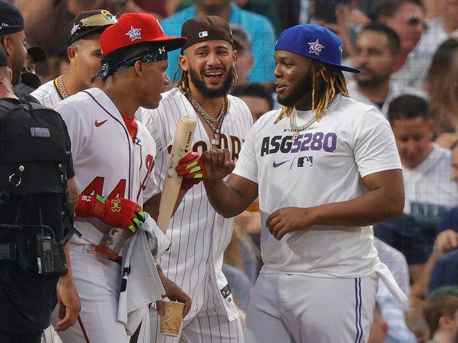 Vladimir Guererro Jr. and Fernando Tatis Jr. take in the Home Run Derby event.