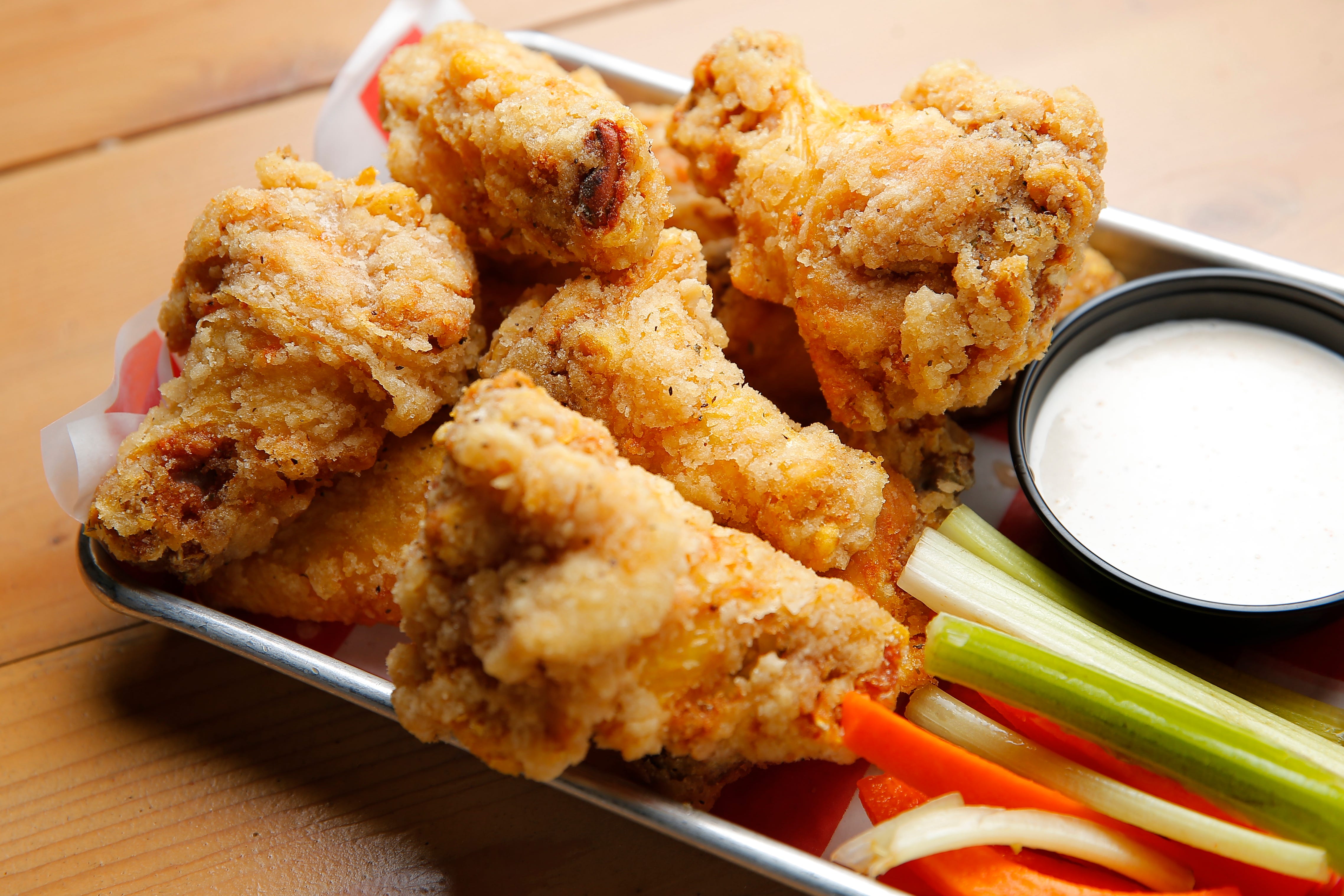 The Oklahoman's Summer Wingding visits Eddie's Hott Wings in Edmond