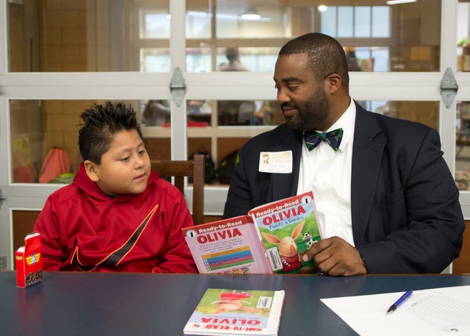 To help central Iowa students read at grade level, the literacy and mentoring nonprofit Everybody Wins! provides weekly one-on-one reading sessions with adult volunteer mentors.