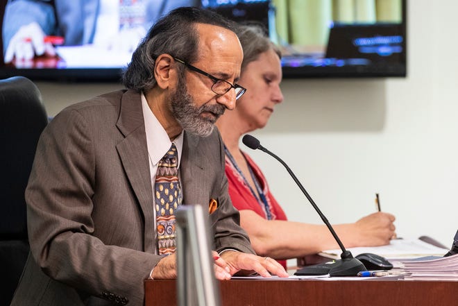 كاتب مدينة ديربورن جورج تاراني يتحدث في اجتماع مجلس المدينة في 13 يوليو 2021.