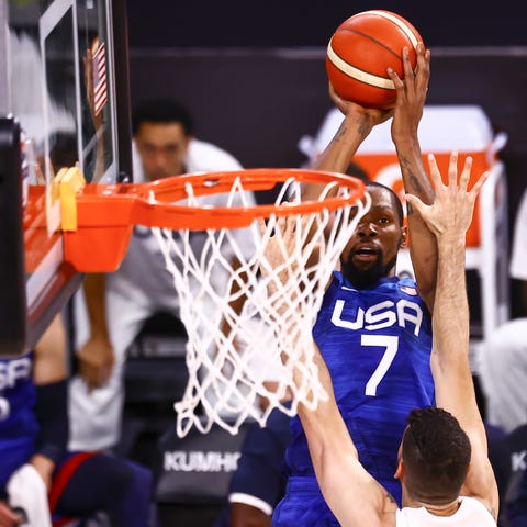 Team USA's Kevin Durant shoots over Argentina's Pa