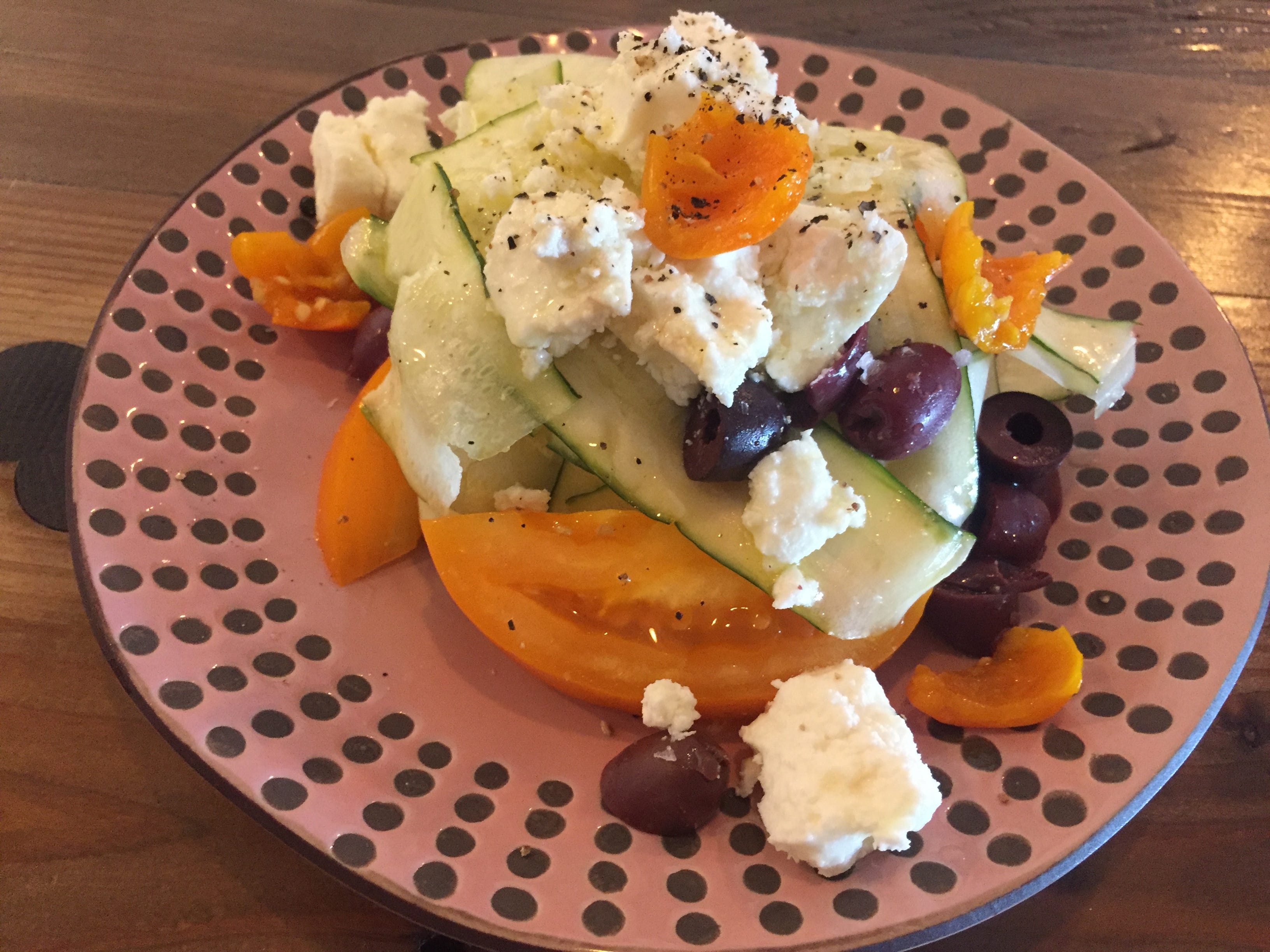 Salt & Bubbles Wine Bar & Market brings new dining experience to Essex