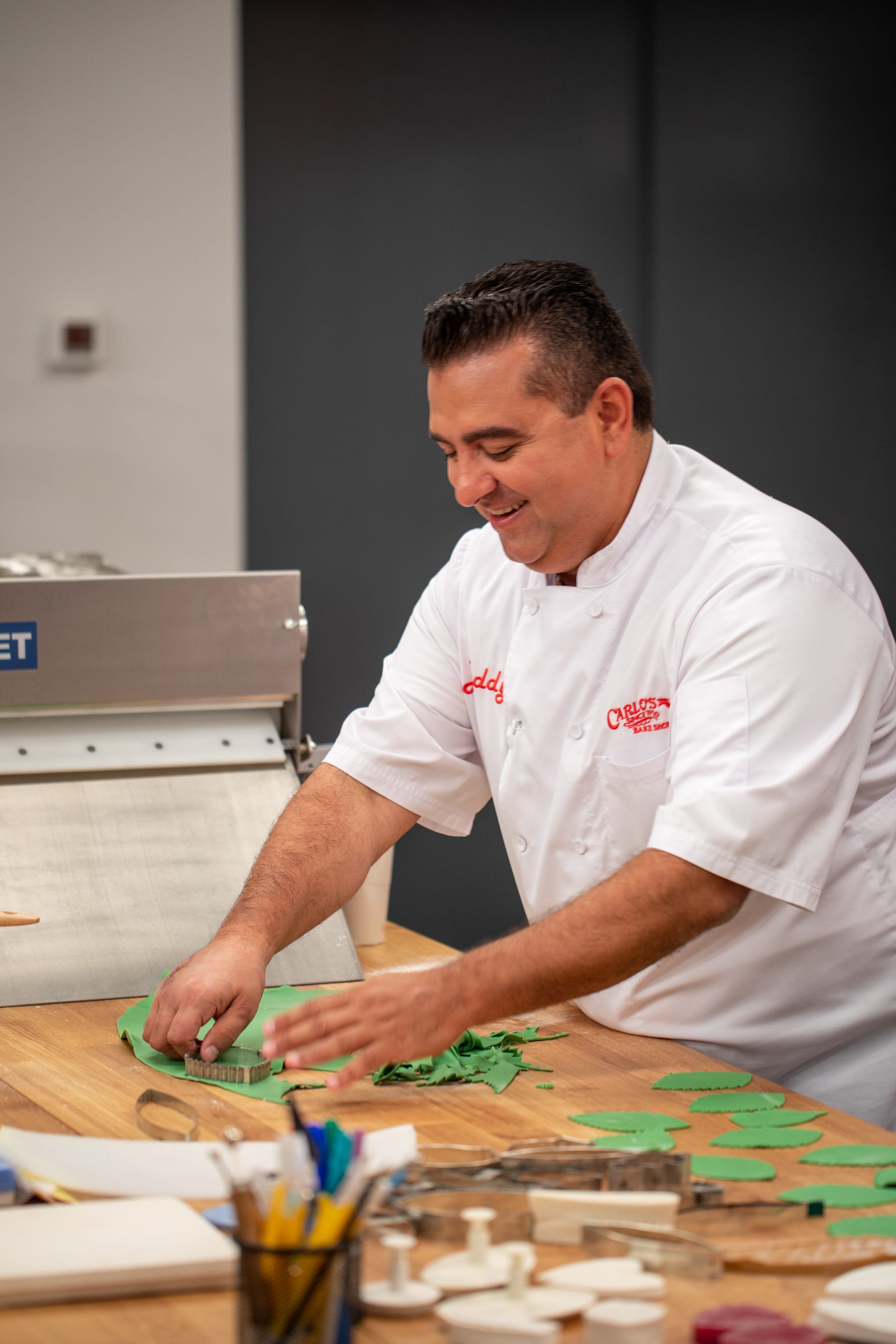 'Cake Boss' Buddy Valastro says hand is 95% healed 1 year after gruesome injury