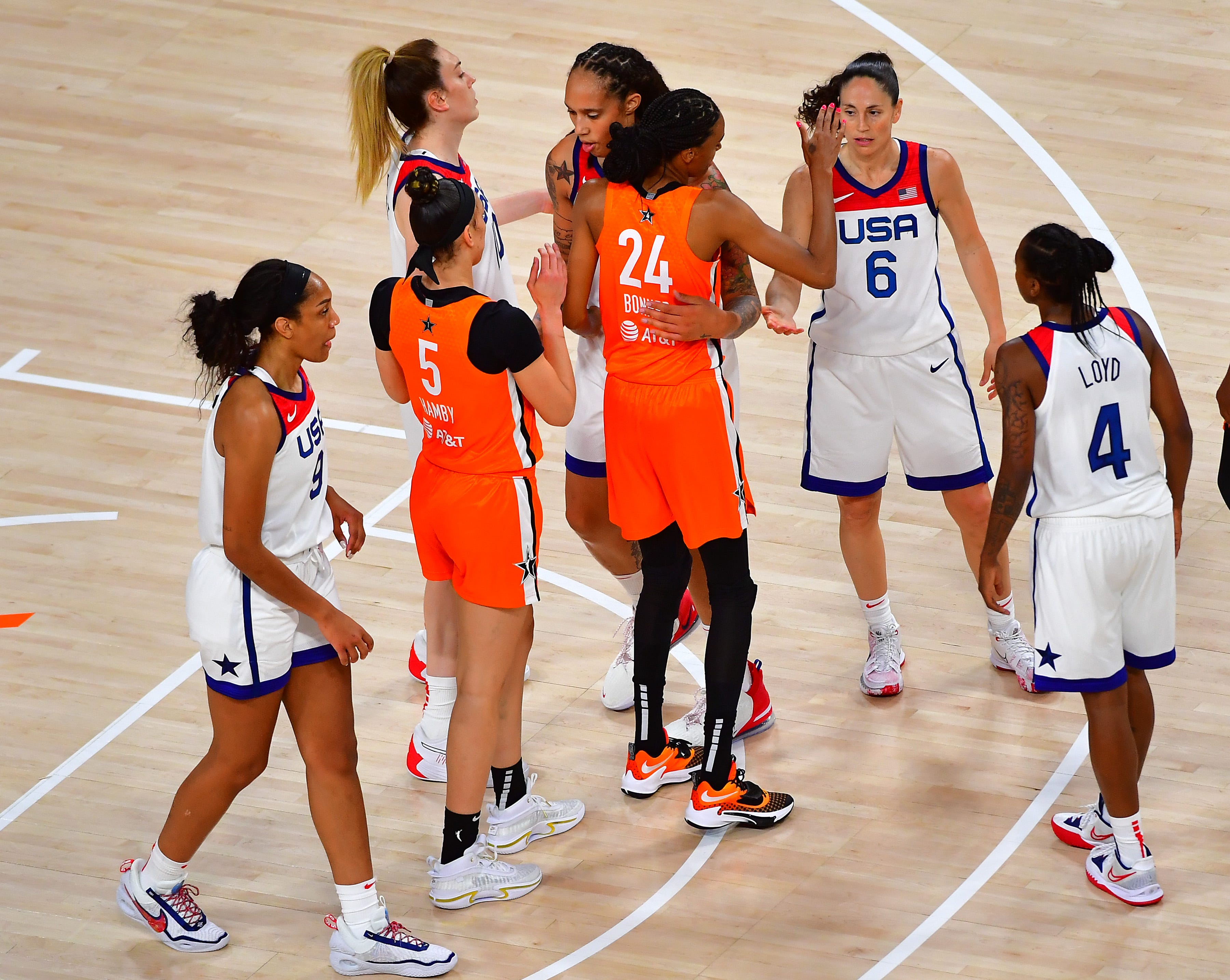 Team Wnba Defeats Team Usa In 21 Wnba All Star Game