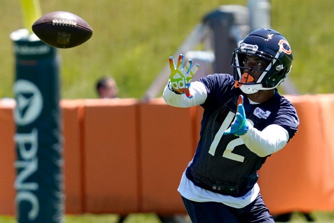 Chicago Bears wide receiver Allen Robinson II., catches a ball during practice in Lake Forest on Wednesday, June 16, 2021.