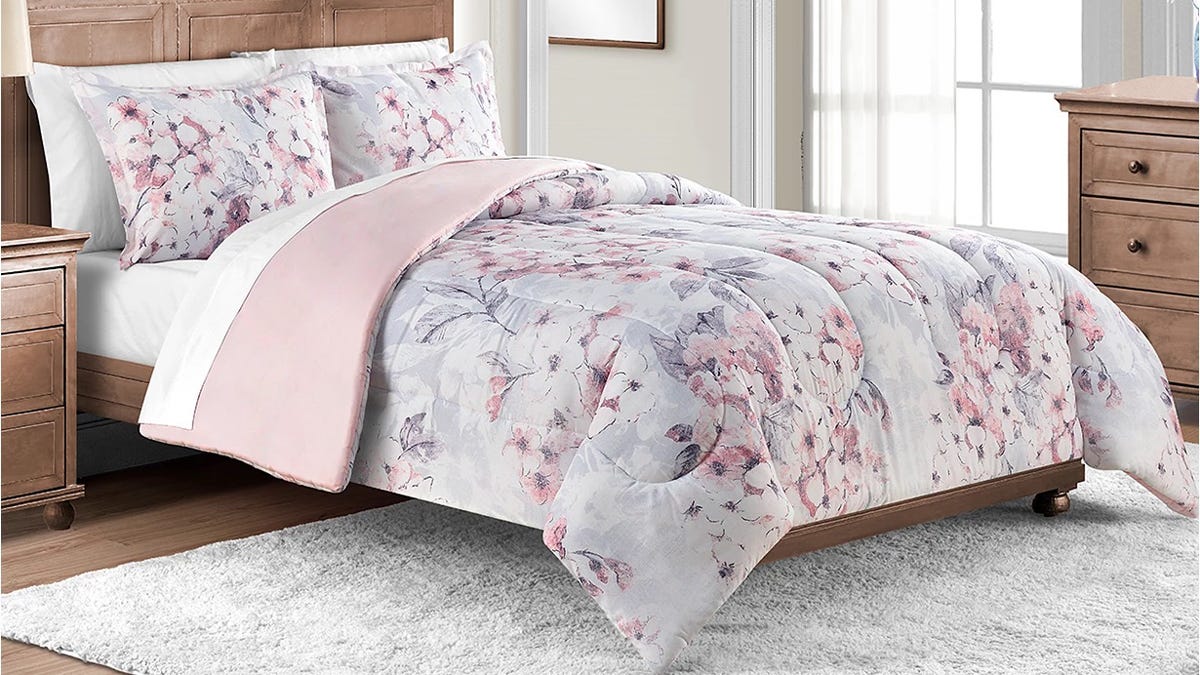 Comforter sets: Shop top-rated bedding sets at Macy's from $30
