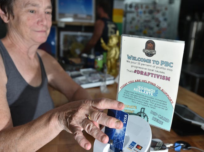 Artistas de Provincetown, cervecería que ayudan a los solicitantes de asilo en la frontera con México