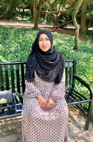 رحيمة بيجوم من همترامك.  تمت مقاضاته نيابة عن بلدة حمدرامك لفشله في تسليم بطاقات الاقتراع باللغة البنغالية وغيرها من المواد الانتخابية في انتهاك لقانون الحق في التصويت.