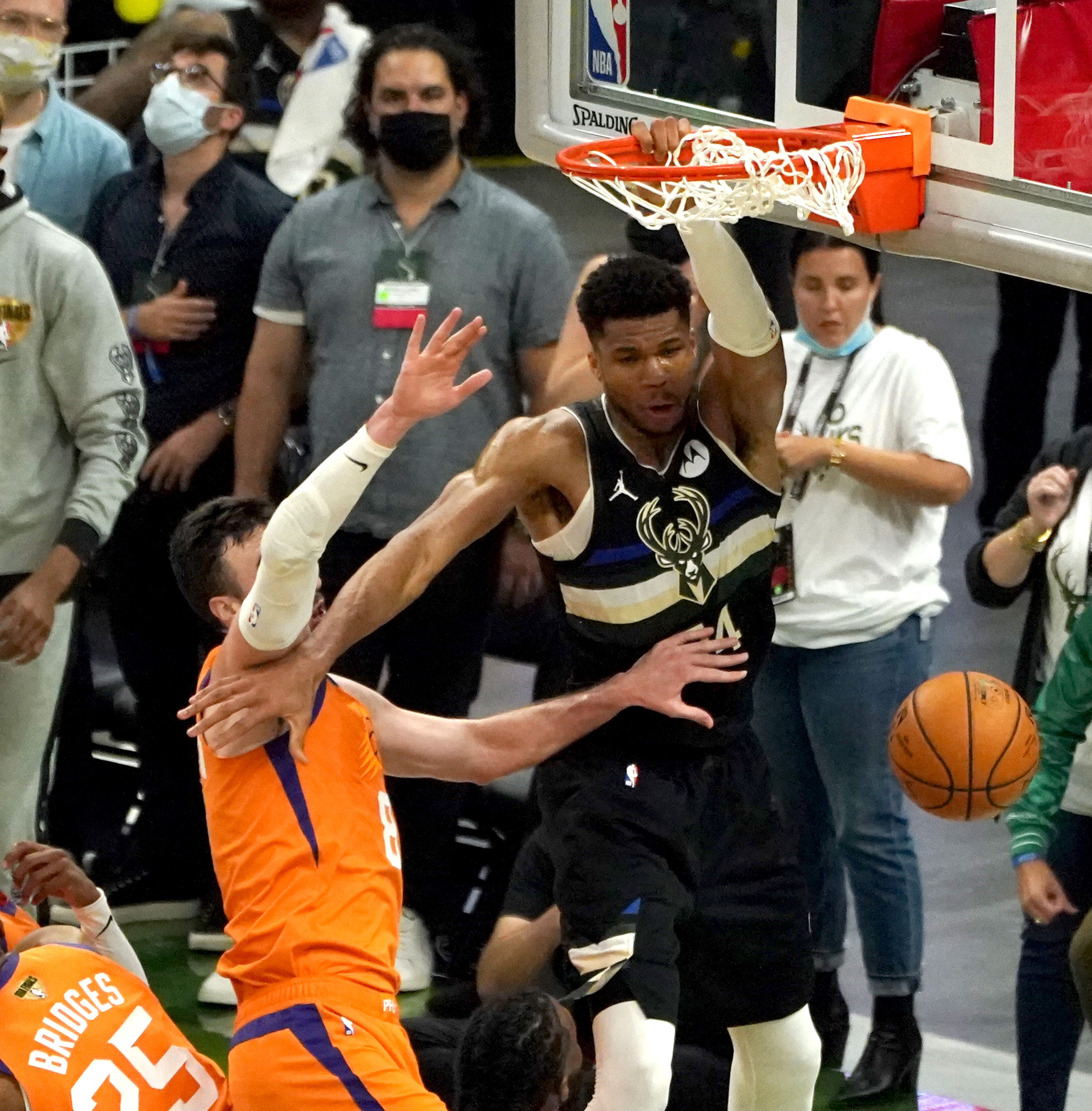Milwaukee Bucks beat Phoenix Suns in Game 6 of NBA Finals to win title