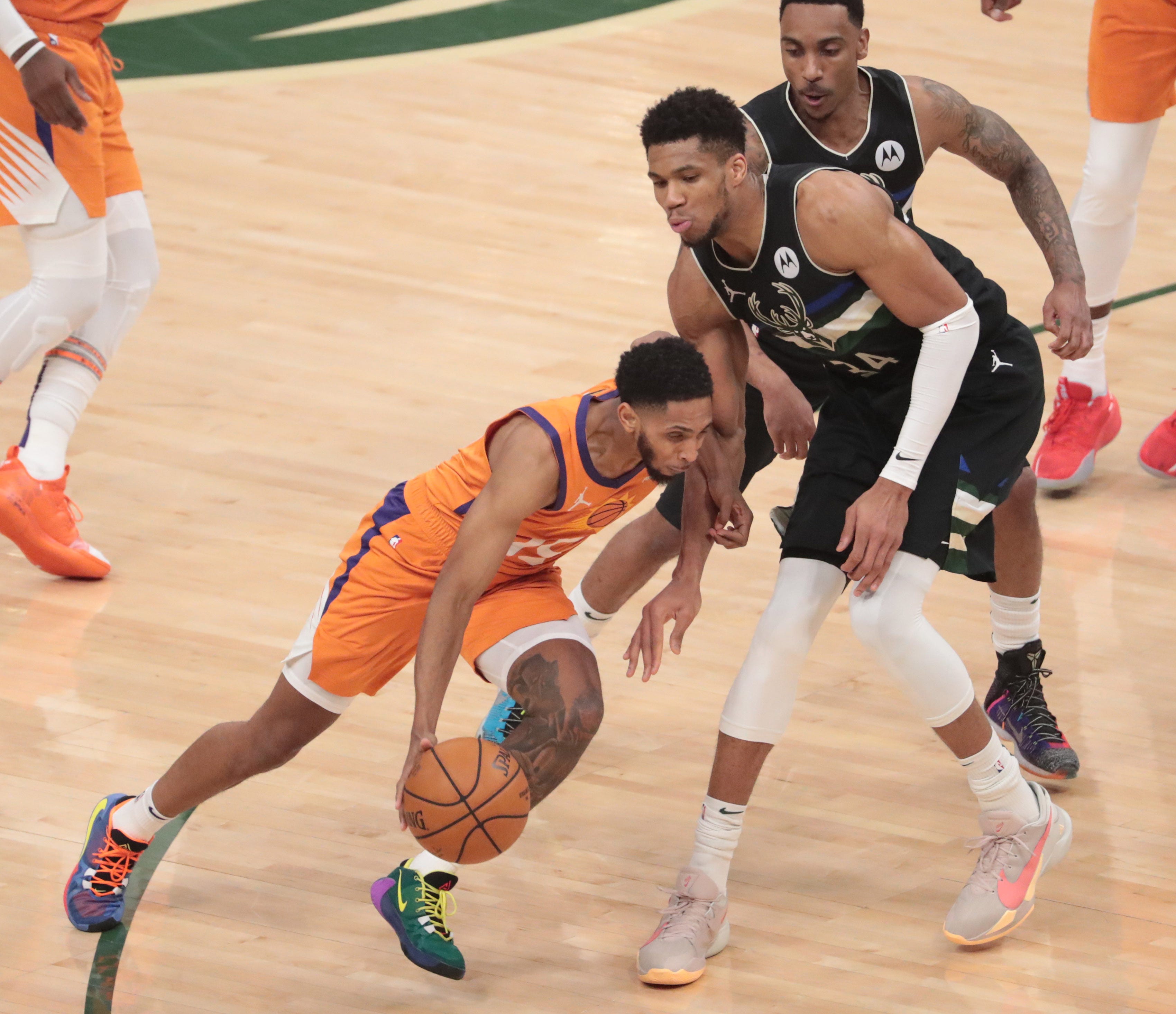 giannis antetokounmpo game 6 shoes