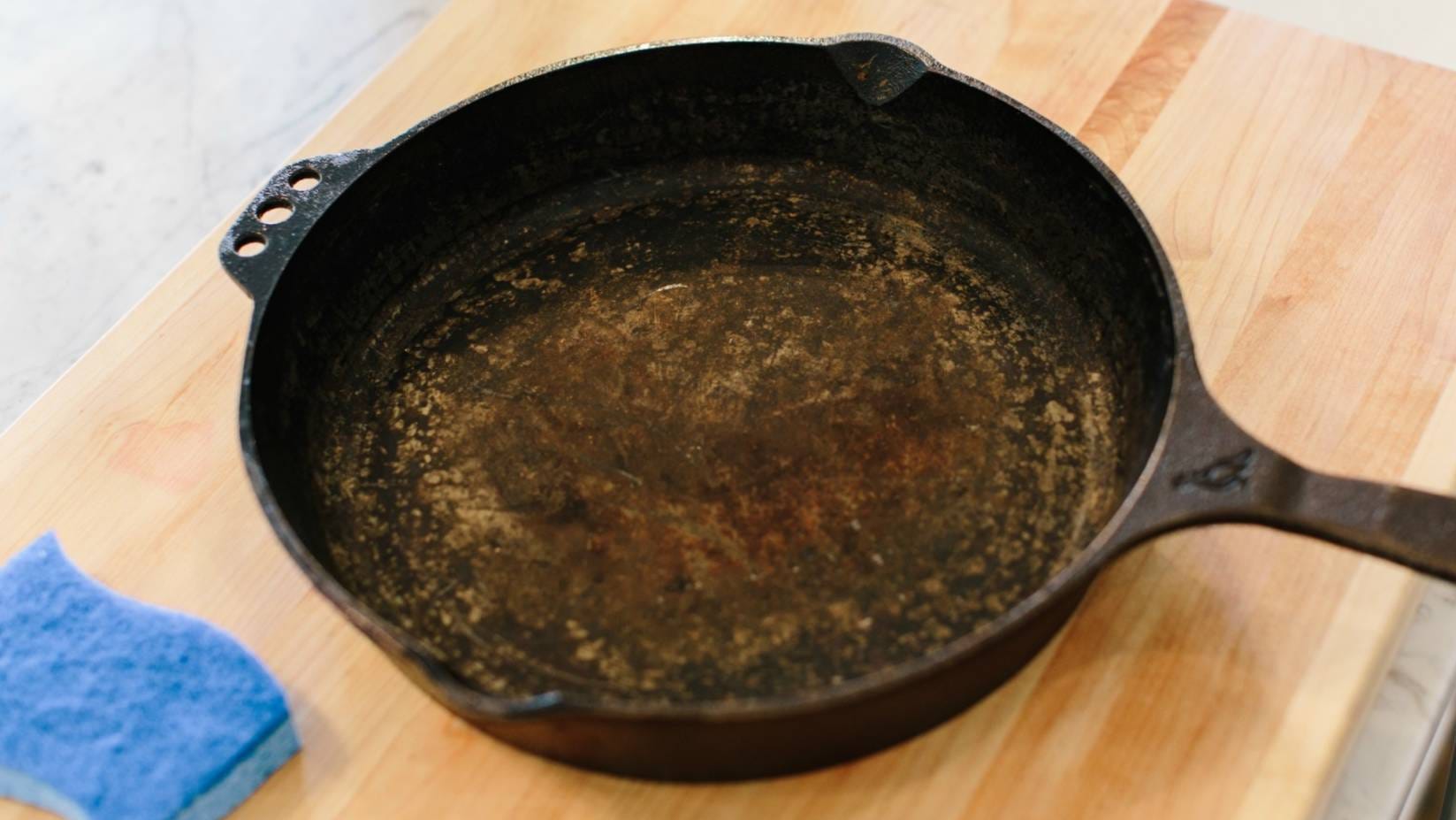 Here's How To Restore Your Rusty Cast Iron Skillet Back To Its Shiny,  Seasoned Glory