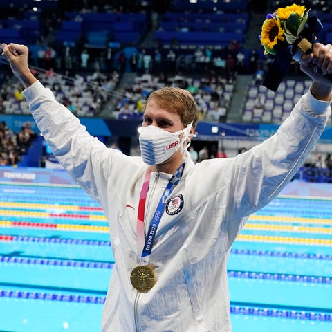 Chase Kalisz celebrates during the medals ceremony
