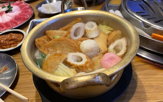 Mesa Oden의 Jin BBQ는 일본과 한국의 전통 어묵 수프를 제공합니다.