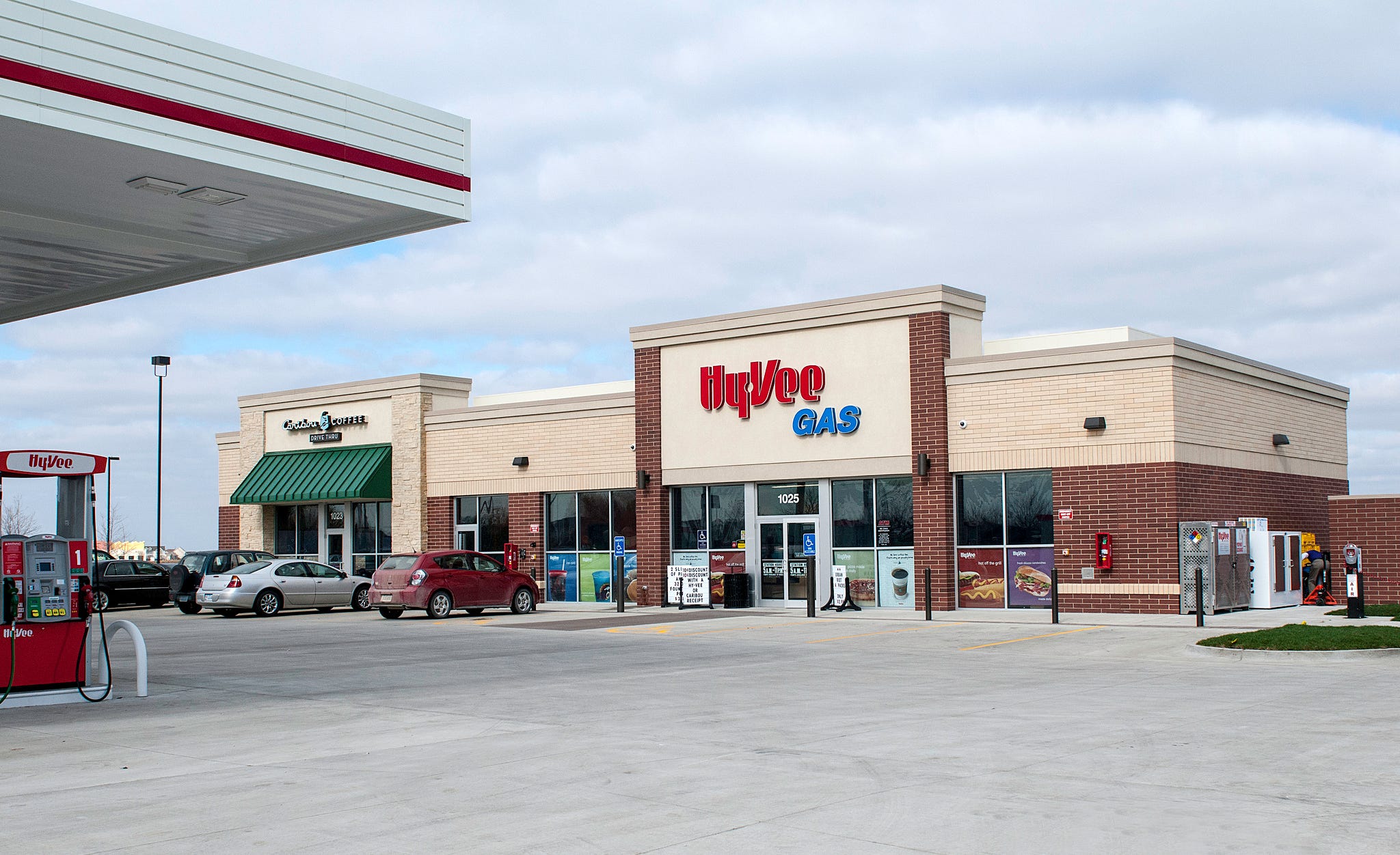 Is Hyvee Open On Christmas Day 2022 New Year's Eve Open Grocery Store: Kroger, Publix, Aldi, Hy-Vee Hours