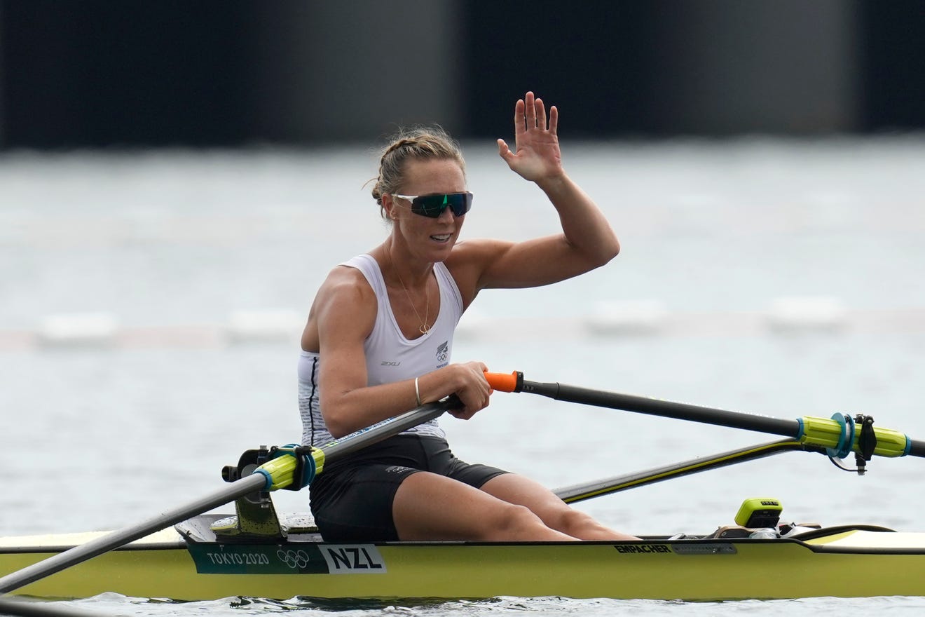 Thursday's Olympics: Canada wins gold in women's rowing eight