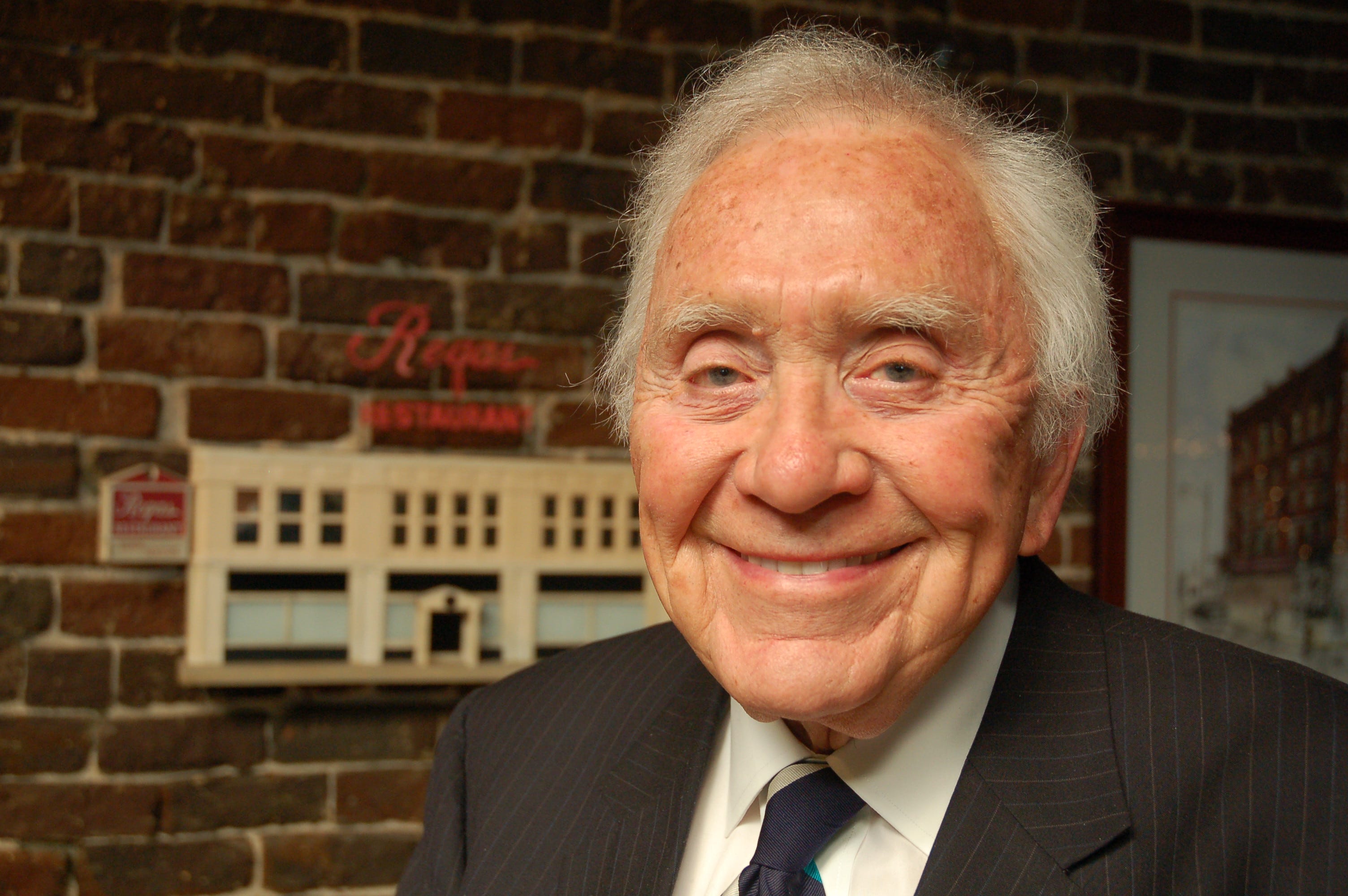 Bill Regas of downtown Knoxville's Regas Restaurant dead at 92