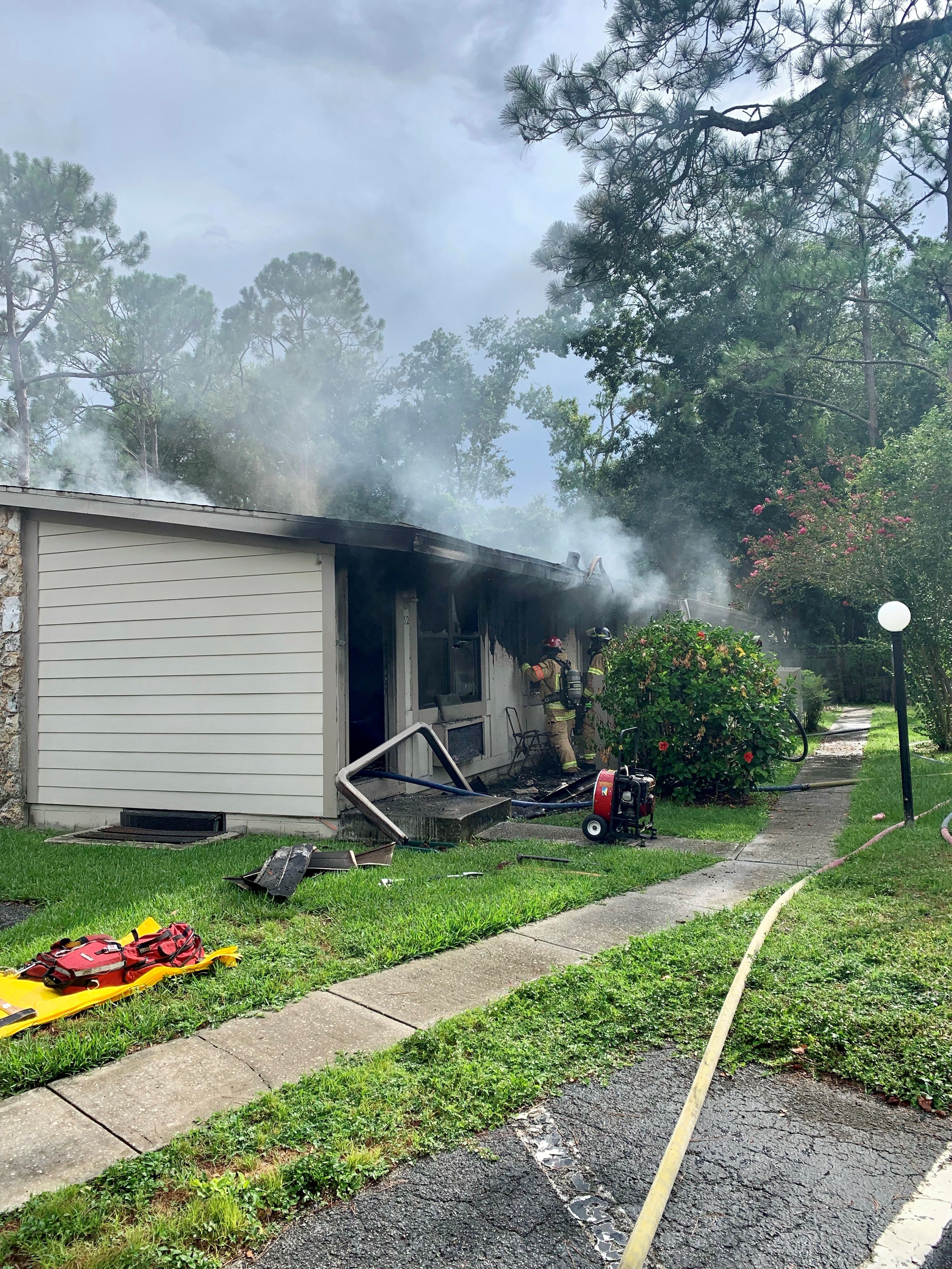 Apartment fire in North Lakeland damages 2 units. No one injured