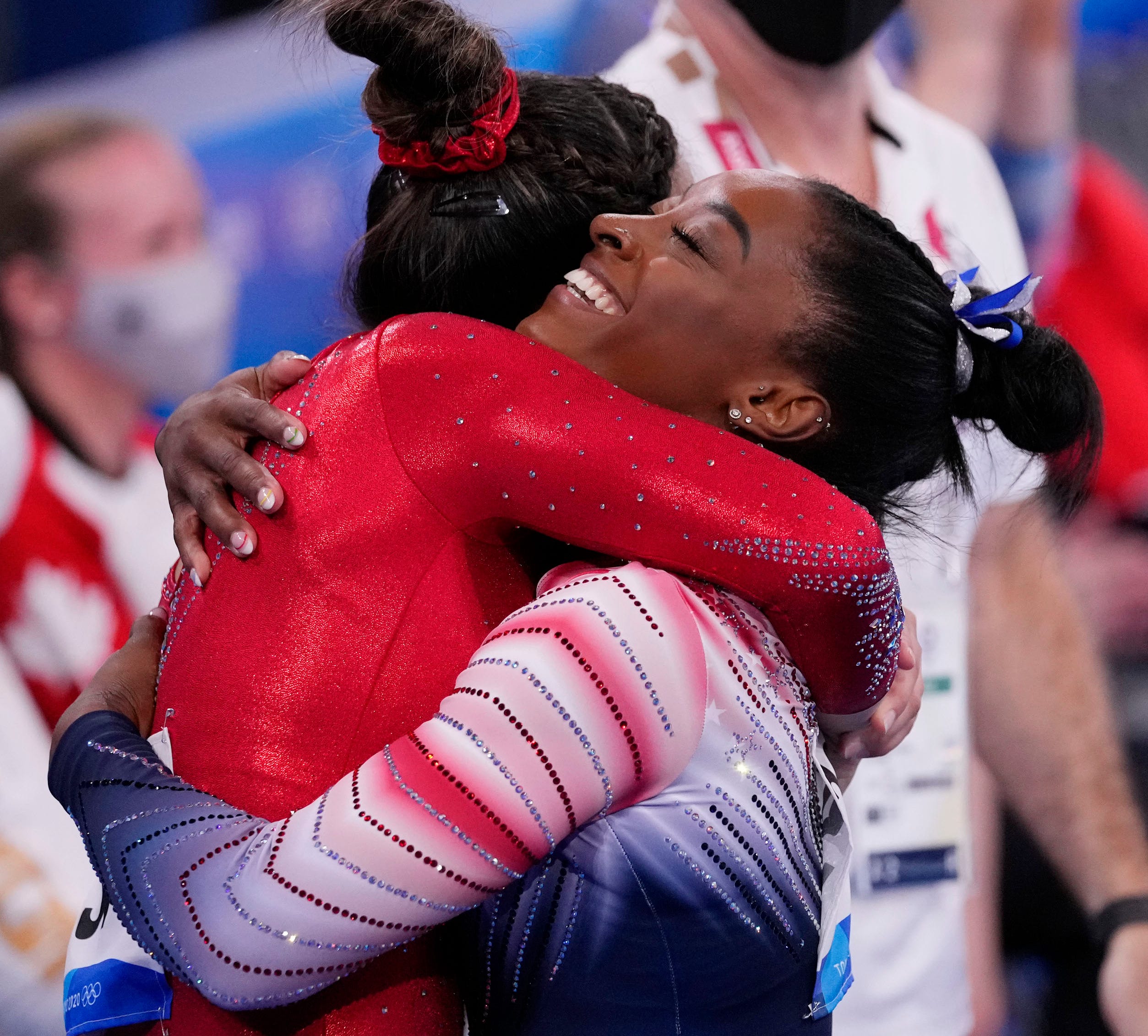 Chasing Gold: Suni Lee taking medals to Auburn; Biles wins bronze