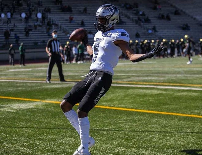 Camas (Wash.) Tobias Merriweather (5), vedette du football de l'Union High, s'est verbalement engagé envers Notre Dame.
