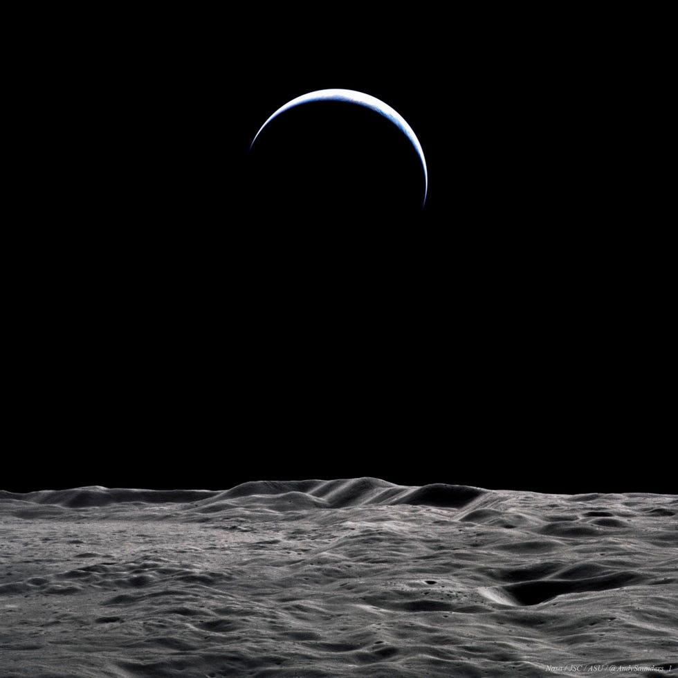 صورة للأرض من القمر.