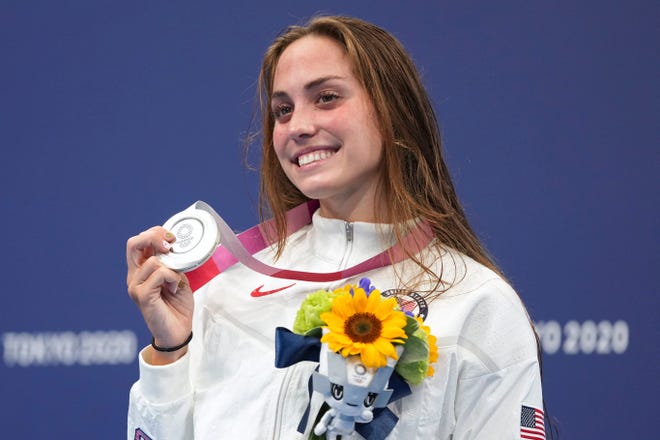 Emma Weyant poses with her silver medal on the podium for the women's 400-meter Individual medley at the 2021 Summer Olympics.