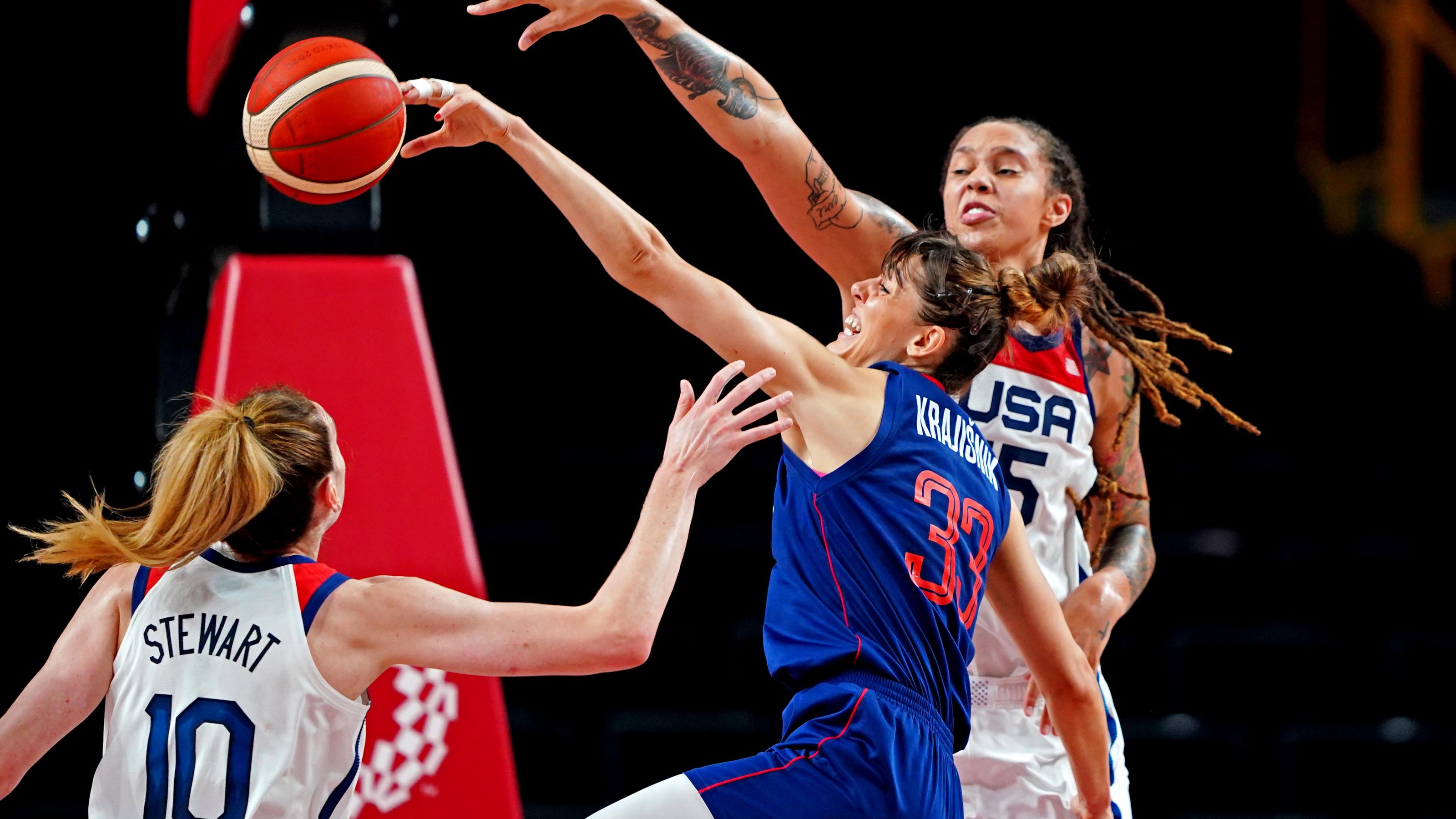 Brittney Griner Leads U S Women S Basketball Into Gold Medal Game