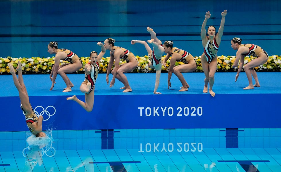 August 6, 2021: Japan competes in the technical routine of the women's artistic swimming team during the Tokyo 2020 Summer Olympics at the Tokyo Aquatic Center.