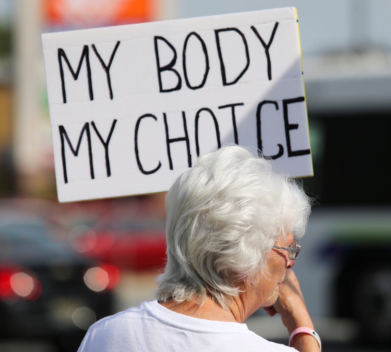Delaware COVID-19: Christiana Hospital vaccine mandate draws protest
