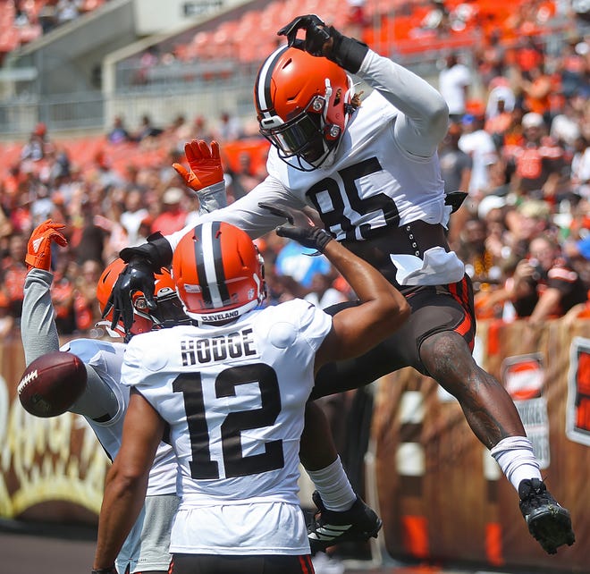 Cleveland Browns tight end David Njoku, right, celebrates after catching a touchdown pass thrown by quarterback Case Keenum during the Orange and Brown practice at FirstEnergy Stadium, Sunday, Aug. 8, 2021, in Cleveland, Ohio.