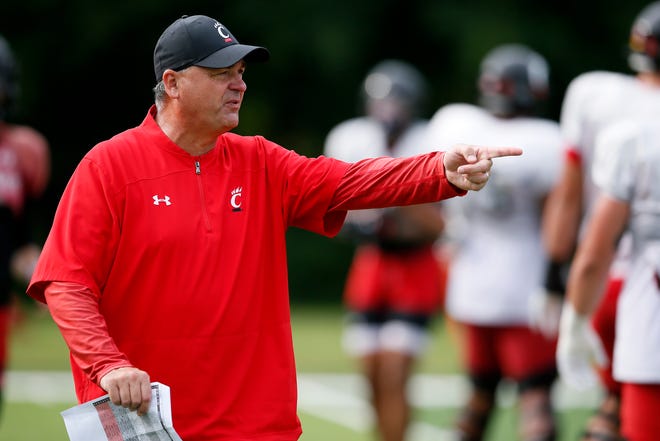 Cincinnati Bearcats offensive coordinator Mike Denbrock directs a drill during practice at the Higher Ground training facility in West Harrison, Ind., on Monday, Aug. 9, 2021.