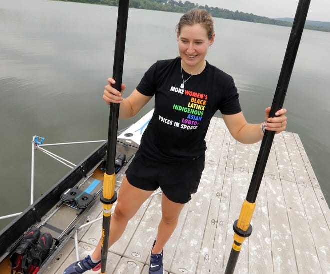 Olympijská veslařka a členka veslování Rockland Charlotte Bucková z Nyacku u Rocklandského jezera 10. srpna 2021. 