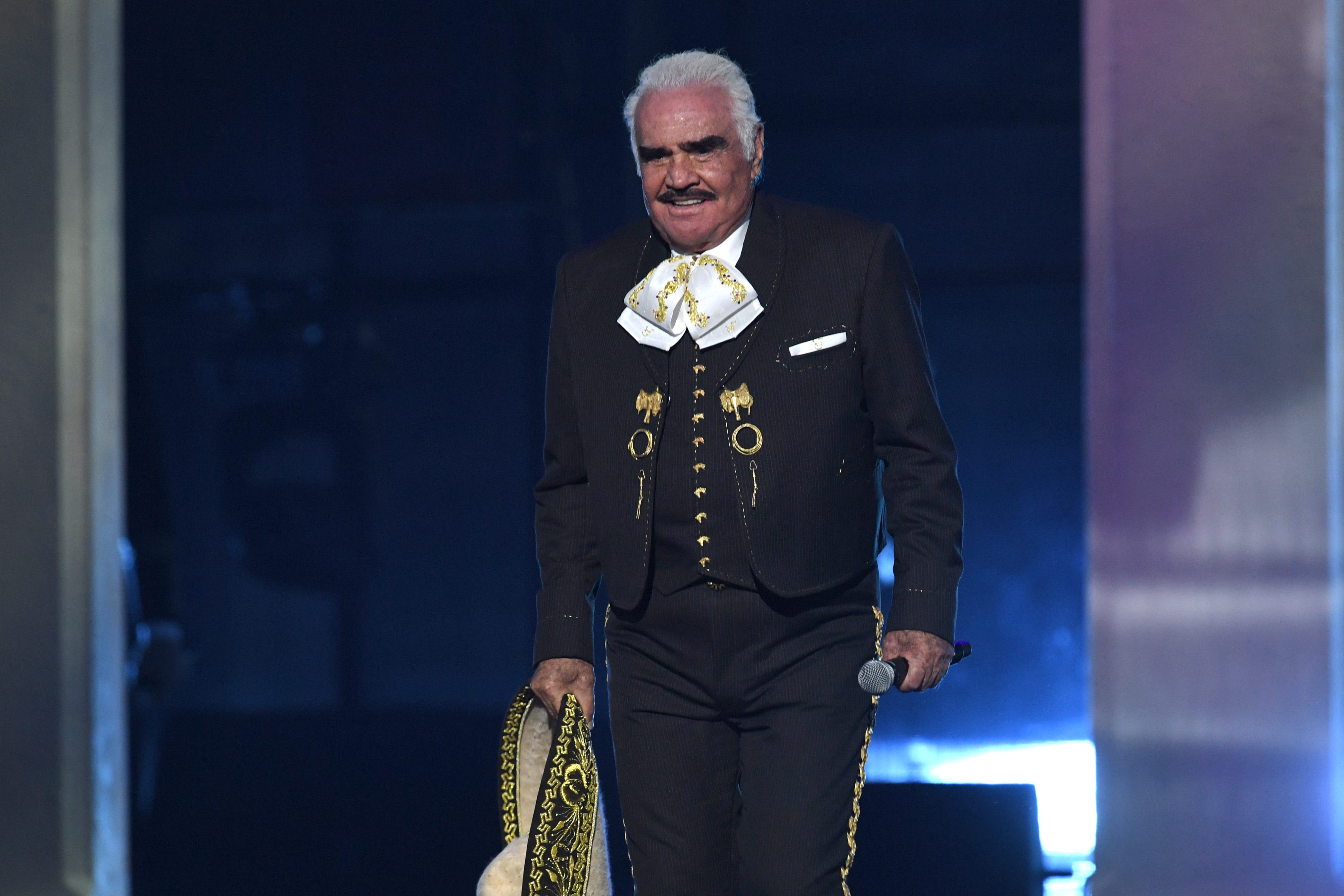 Legendary Mexican ranchera singer Vicente Fernández dies at 81 after