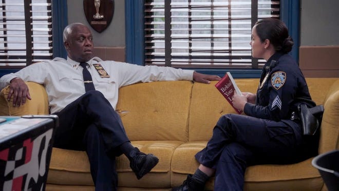 Brooklyn Nine-Nine: Holt & Amy lead a new department in season 8