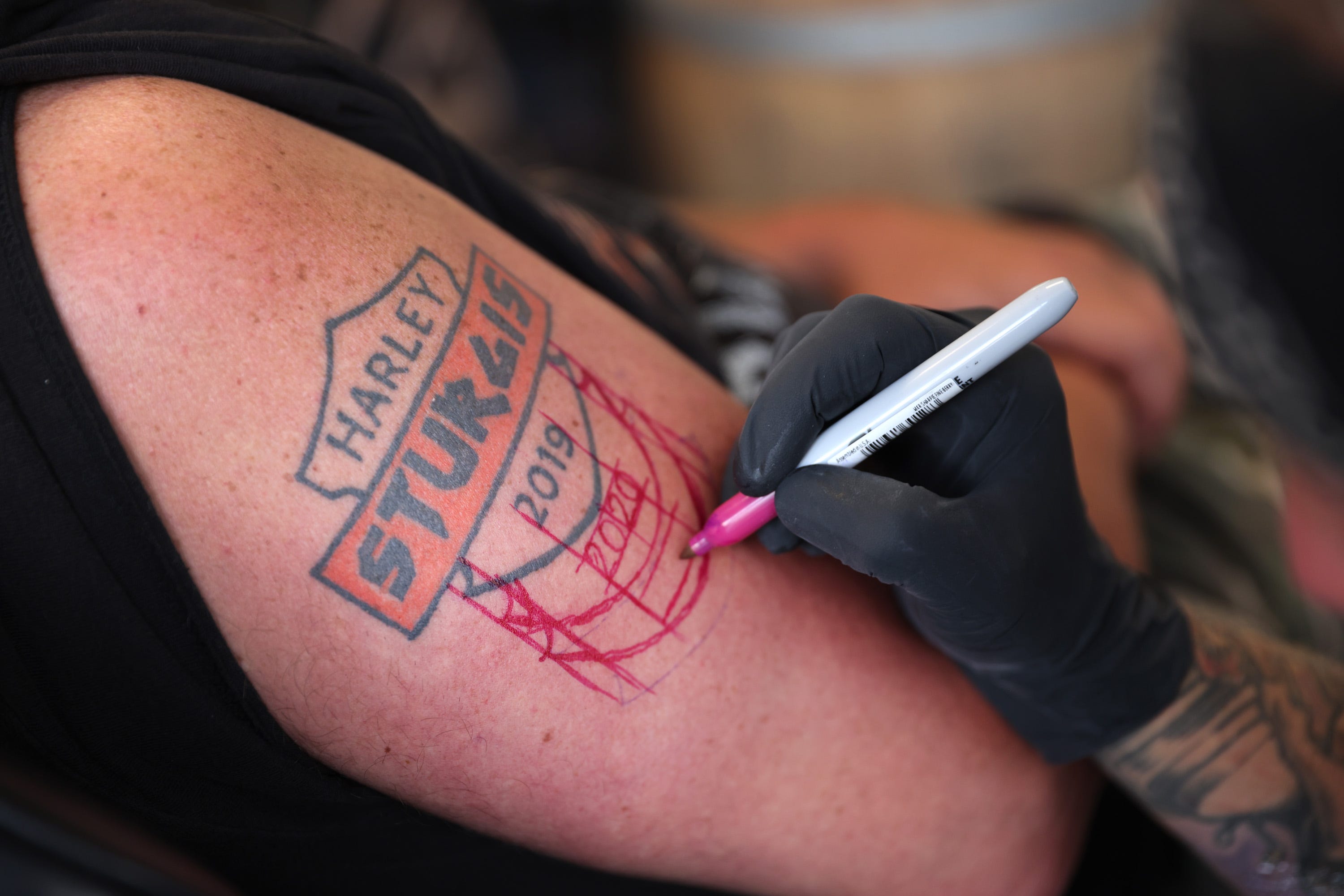 Whats In Tattoo Ink Scientists Explore Safety Of 2 Pigments After EU Ban   Shots  Health News  NPR